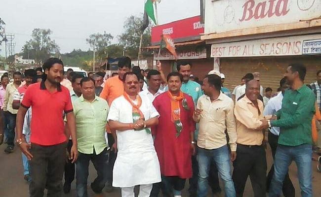 सांसद का स्वागत करने पहुंचा पीएलएफआइ सदस्य, गिरफ्तार