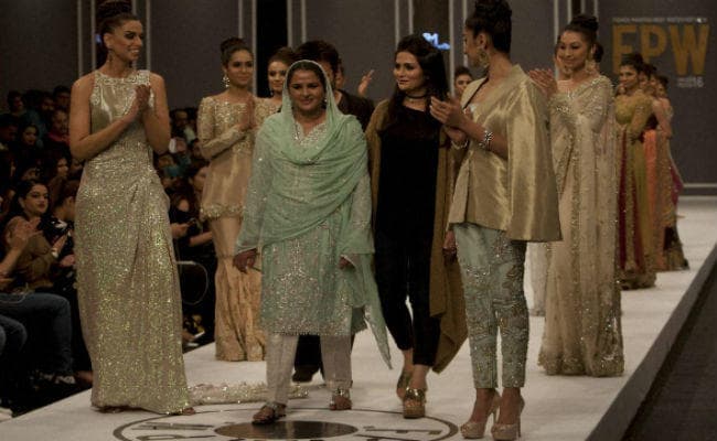 पाकिस्तान में सामूहिक बलात्कार की पीडि़ता ने फैशन वीक में लिया हिस्सा