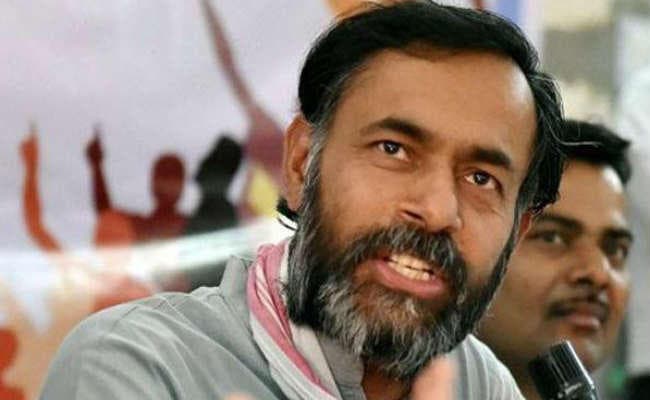 क्रिकेटर जयंत यादव को योगेंद्र यादव ने बताया भतीजा, सोशल मीडिया पर मिश्रित प्रतिक्रिया