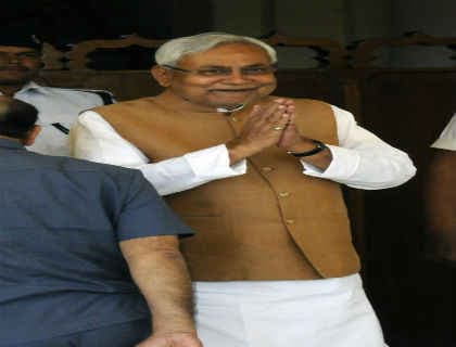 CM नीतीश के लिये सदन में गाया हम तो तेरे आशिक हैं सदियों पुराने, जानें