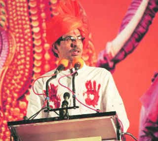 शिवसेना का केंद्र सरकार पर तंज, कहा- यहां चाय से ज्यादा केतली गरम...