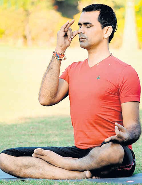 शरीर में ऑक्सीजन का स्तर बढ़ाये नाड़ी शोधन प्राणायाम