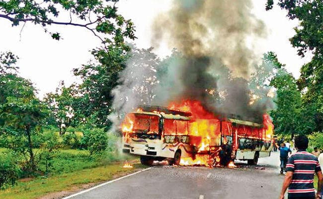 झारखंड : चाईबासा में दो बसों में टक्कर, 9 यात्री जिंदा जले, VIDEO
