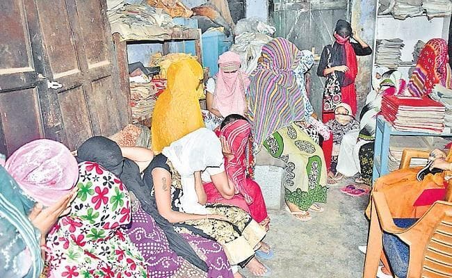 देह व्यापार के आरोप में 16 महिलाओं सहित 19 गिरफ्तार