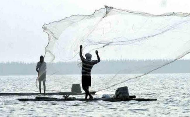 श्रीलंकाई नौसेना ने फिर एकबार तमिलनाडु के मछुआरों को खदेड़ा