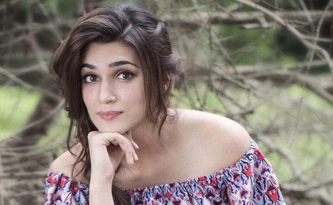 सुशांत संग अफेयर वाली अफवाहों पर कृति सैनन ने तोड़ी चुप्‍पी, जानें क्‍या कहा ?