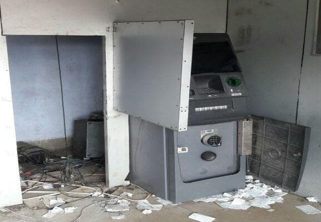 बिहार में बुर्का पहनकर एटीएम तोड़ा और लूट लिये 17 लाख