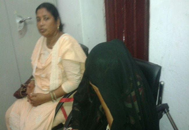 चलती ट्रेन में अजब प्रेम की गजब कहानी, प्रेमिका ने काटे पुराने प्रेमी के कान