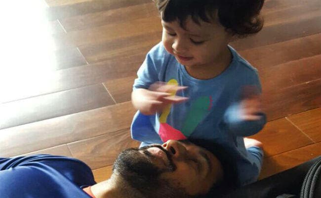 रांची में सुशांत ने धौनी की बेटी जीवा के साथ जमकर की मस्ती