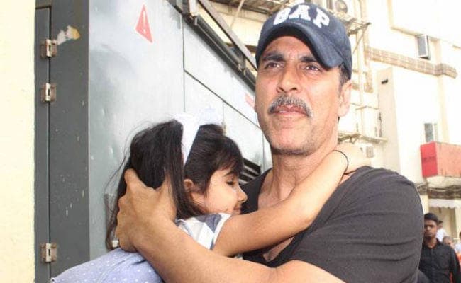 ...और अब मगरमच्‍छ बन गये अक्षय कुमार, PHOTOS