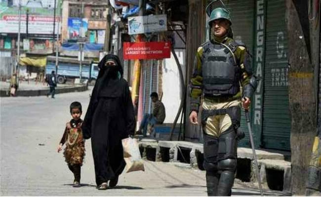 कश्मीर में दूसरे दिन भी नहीं लगा कर्फ्यू, हालात शांतिपूर्ण