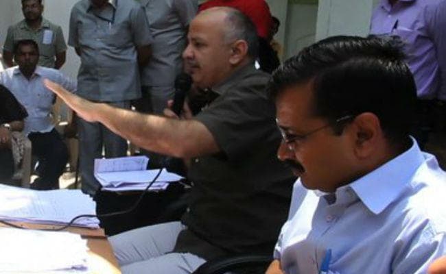 चाकू से गोदकर शिक्षक की हत्या, पीडित परिवार को एक करोड़ देगी केजरीवाल सरकार