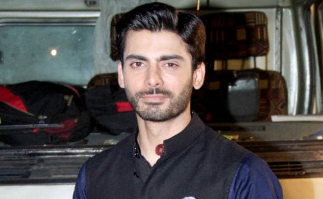 MNS की धमकी के बाद पाक अभिनेता फवाद खान ने भारत छोड़ा