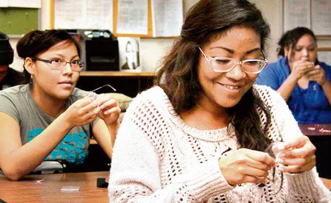 अपनी कमियों को अपनी ताकत बनाएं