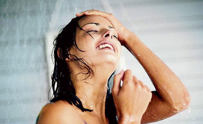 भोजन के तुरंत बाद स्नान करने से करें परहेज