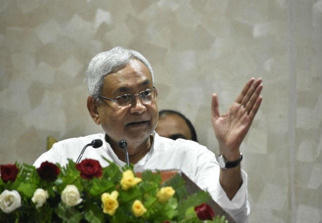 नीतीश कुमार ने की शराबबंदी को लेकर उच्चस्तरीय बैठक, प्रतिबंध पर दृढ़