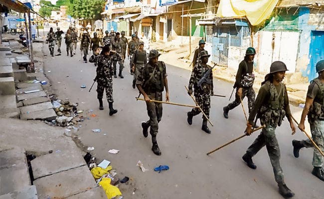 बिहार : कटिहार में उपद्रवियों ने वाहन फूंके, फायरिंग, जमुई, मुंगेर, किशनगंज में भी तोड़फोड़