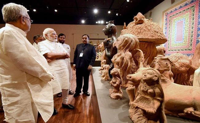 पीएम मोदी ने नीतीश के साथ बिहार संग्रहालय का किया अवलोकन