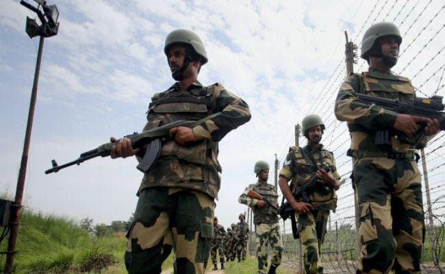 जम्मू-कश्मीर- मुठभेड़ में सेना के दो जवान शहीद, एक आतंकवादी ढेर जम्मू-कश्मीर- मुठभेड़ में सेना के दो जवान शहीद, एक आतंकवादी ढेर