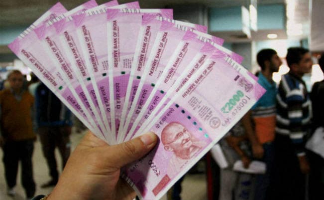 अब केंद्रीय कर्मियों के न्यूनतम वेतन में वृद्धि अप्रैल 2018 में ही होने की उम्मीद, यह है वजह