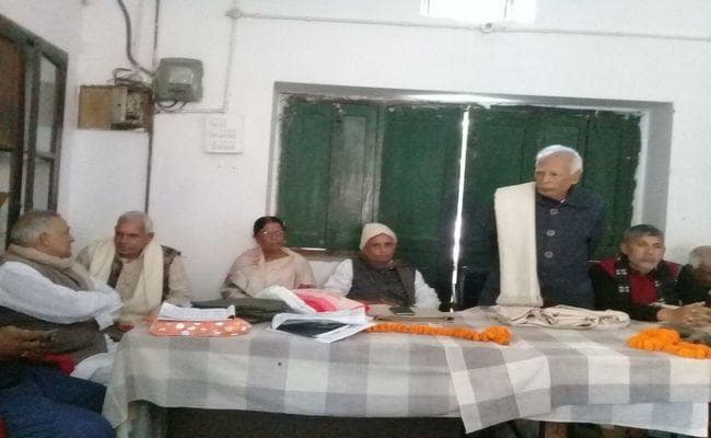 बक्सर में संघ भवन के लिए महिला शिक्षिका ने दी जमीन, सरोकारी शिक्षक को मिला सम्मान