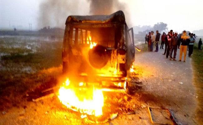 दरभंगा : हादसे में किशोर की मौत, लोगों ने बोलेरो को फूंका