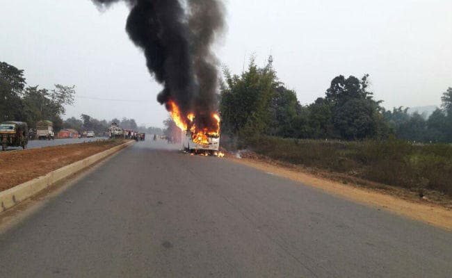 जमशेदपुर से रांची आ रही झारखंड द्रुतगामी बस में लगी आग, किसी यात्री को नुकसान नहीं