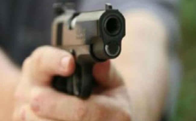 जगदीशपुर में नाली के विवाद में गरजीं बंदूकें, मारपीट में दर्जन भर लोग जख्मी