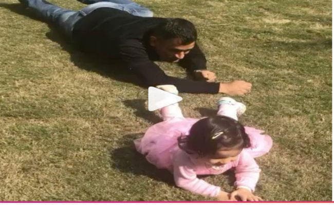 क्या आपने धौनी को मैदान पर रेंगते देखा है?