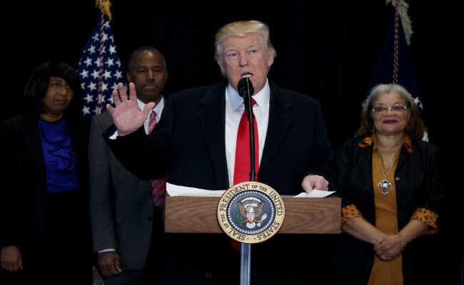 हिजाब पहनने वाली व्हाइट हाउस की कर्मचारी ने ट्रंप प्रशासन के आठवें दिन छोड़ी नौकरी