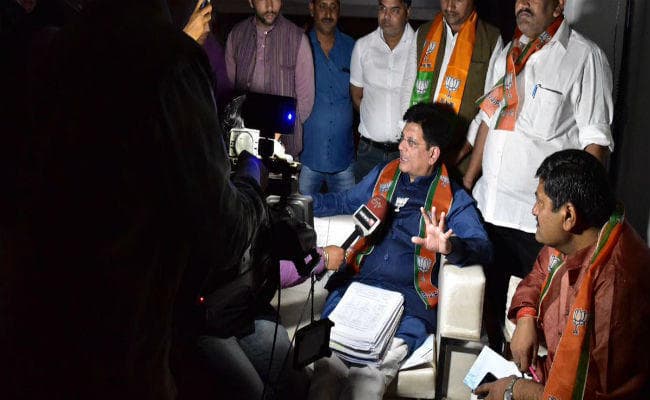 प्रेस कॉन्फ्रेंस में बिजली गुल हुई तो बोले केंद्रीय मंत्री पीयूष गोयल- सौगंध गंगा मैया की...