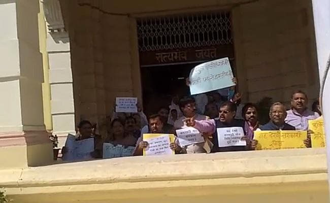 VIDEO : बिहार विधानसभा - विपक्ष के हंगामे के बीच सदन की कार्यवाही बाधित