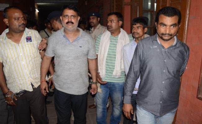 नीरज हत्याकांड : पिंटू, धनजी व संजय सिंह की PMCH में जांच, पुलिस पर थर्ड डिग्री इस्तेमाल का आरोप