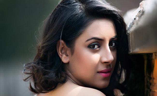 प्रत्यूषा पर फिल्म बनाने वाले निर्माता, निर्देशक को नोटिस