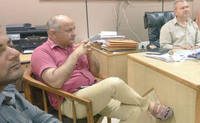 मनीष सिसोदिया ने कपिल मिश्रा को दिया 40 सेकेंड का जवाब