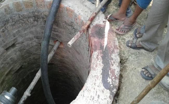 बिहार : औरंगाबाद के रफीगंज में लापता 7 वर्षीय मासूम का शव कुएं से बरामद, 3 गिरफ्तार बिहार : औरंगाबाद के रफीगंज में लापता 7 वर्षीय मासूम का शव कुएं से बरामद, 3 गिरफ्तार