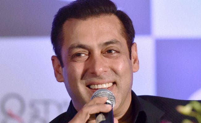 प्रेस कॉन्‍फ्रेंस के दौरान सलमान ने किया कुछ ऐसा, सोशल मीडिया पर वीडियो वायरल...