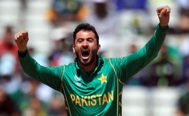 पाकिस्तानी को जीत के लिए मिला 220 रनों का लक्ष्य : PAK 7/0 (2.0 Ovs)