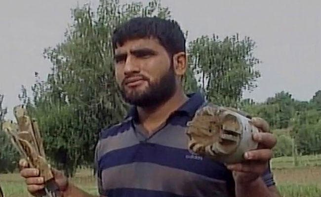 पाकिस्तान ने फिर किया सीजफायर का उल्लंघन, एक जवान शहीद पाकिस्तान ने फिर किया सीजफायर का उल्लंघन, एक जवान शहीद