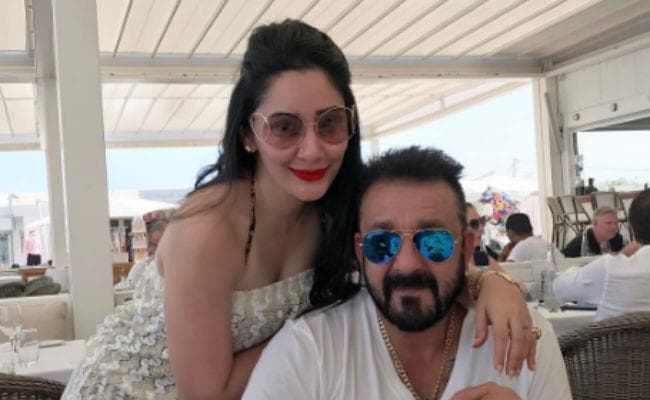 पत्‍नी मान्‍यता और बच्‍चों संग यूरोप में इंज्‍वॉय कर रहे हैं संजय दत्‍त, देखें तसवीरें...