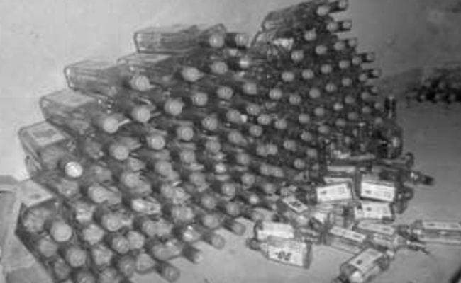 सरकारी दुकान से निकाली शराब, बहा दिया