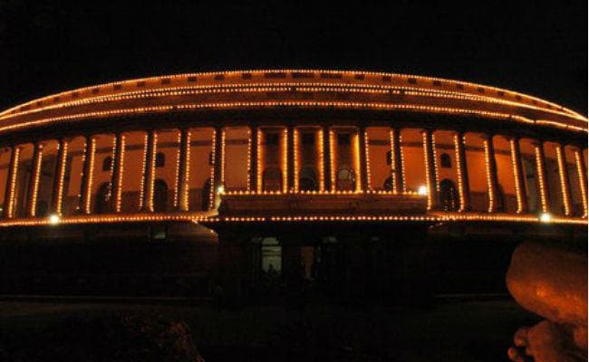 GST : 70 साल बाद आज आधी रात का जश्न, दूर रहेंगे कांग्रेस-कम्युनिस्ट