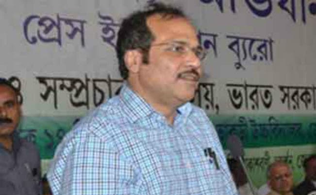 पश्चिम बंगाल : गवर्नर व मुख्यमंत्री के झगड़े में ममता के साथ नहीं है कांग्रेस, केएन त्रिपाठी की तारीफ की