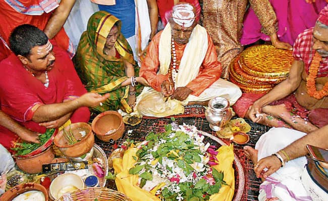 सरदार पंडा की गद्दी पर 46 साल बाद बैठे अजीतानंद
