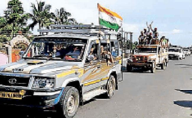 गोरखालैंड समर्थकों ने लहरायी खुखरी