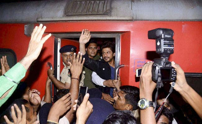 ''रईस'' प्रमोशन: उच्च न्यायालय ने शाहरुख के खिलाफ आपराधिक कार्यवाही स्थगित की