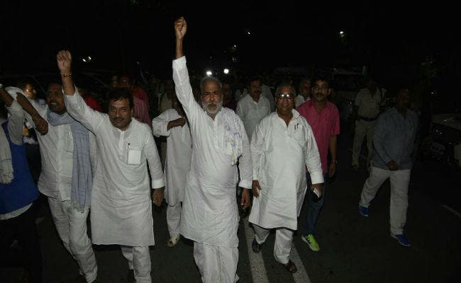 एक राजद समर्थक का कमेंट: कल चमन था आज ये वीरां हुआ, जिद में तुमने ...