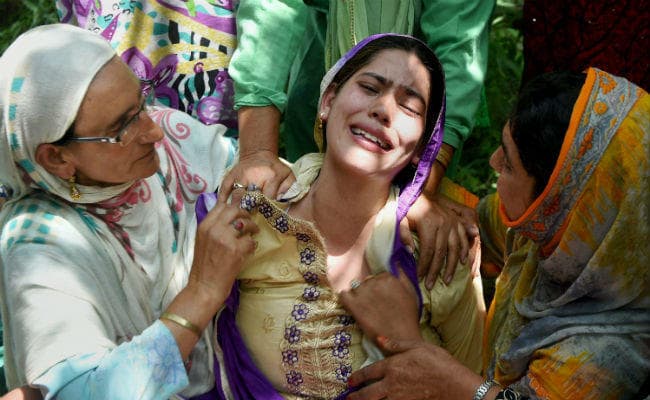 IN PICS : बोली जम्मू-कश्मीर की पुलिस- आतंकी दुजाना का शव ले जाओ पाकिस्तान IN PICS : बोली जम्मू-कश्मीर की पुलिस- आतंकी दुजाना का शव ले जाओ पाकिस्तान