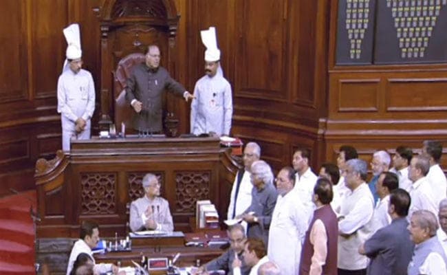 VIDEO: कर्नाटक के ऊर्जा मंत्री के ठिकानों पर छापेमारी को लेकर सदन में जोरदार हंगामा