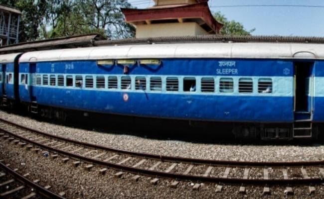 बिहार : नक्सलियों का तांडव, दो गेटमैन को अगवा कर रेल परिचालन को किया बाधित, देखें वीडियो